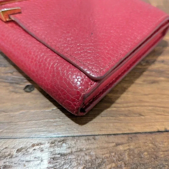 Authentic Louis Vuitton Taurillon Portefeuille Capucines Wallet in Red - Picture 5 of 15